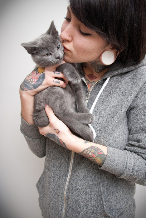 tatto girl and her cat